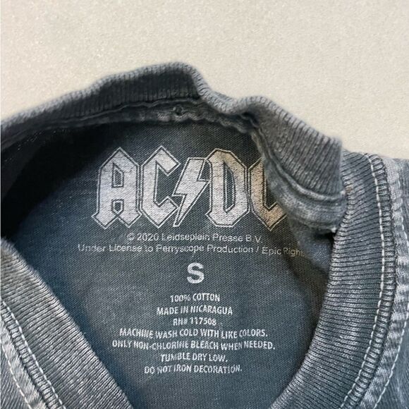 ACDC Crop World Tour 1979 Retro Graphic Women Small Gray Acid Wash Music - Picture 4 of 5